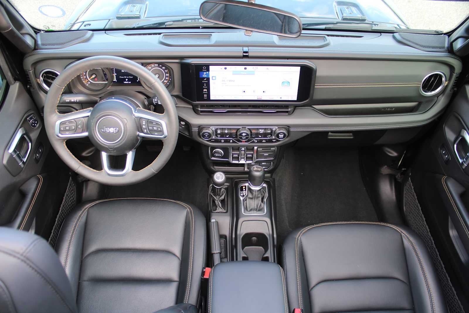 2024 Jeep Wrangler 4-Door Sahara 4x4