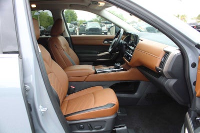 2025 Nissan Pathfinder Platinum