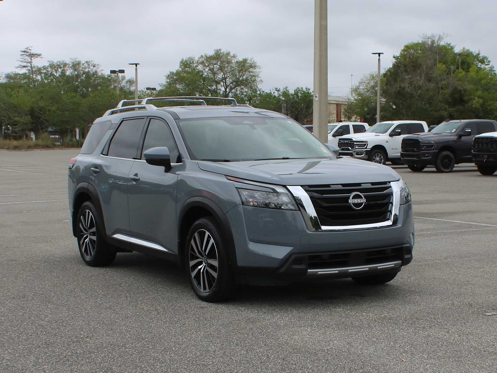 2025 Nissan Pathfinder Platinum