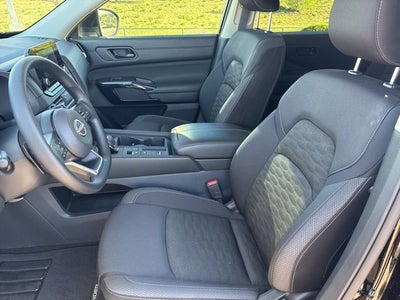 2025 Nissan Pathfinder S