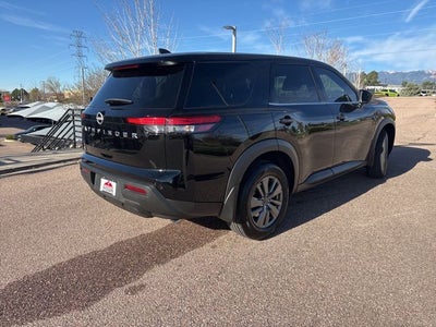 2025 Nissan Pathfinder S
