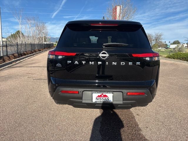 2025 Nissan Pathfinder S