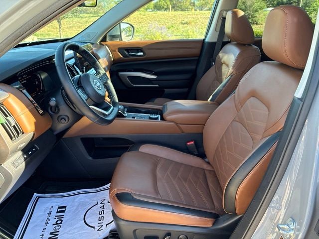2025 Nissan Pathfinder Platinum