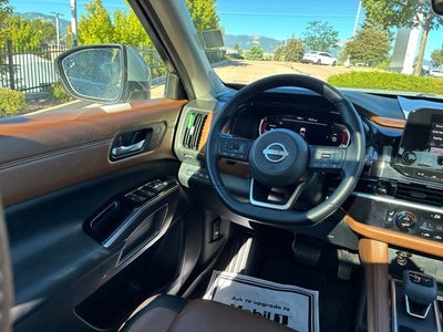 2025 Nissan Pathfinder Platinum