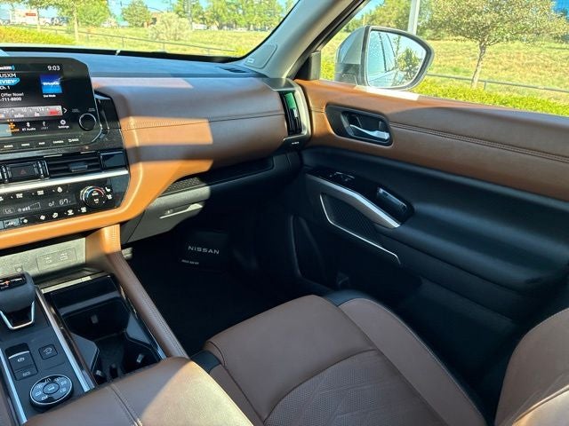 2025 Nissan Pathfinder Platinum