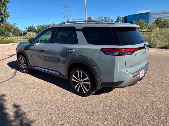 2025 Nissan Pathfinder Platinum