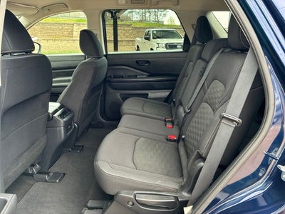 2024 Nissan Pathfinder SV