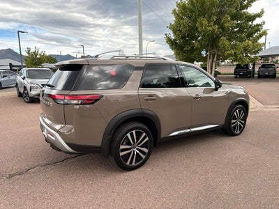 2025 Nissan Pathfinder Platinum