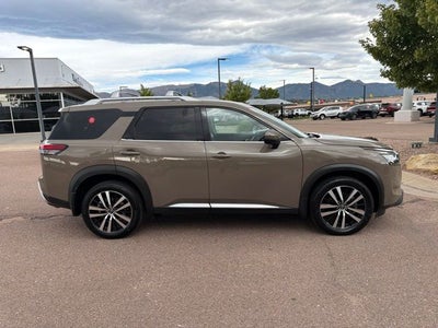 2025 Nissan Pathfinder Platinum
