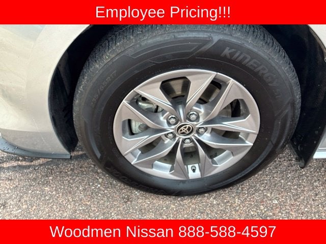 2021 Toyota Sienna XLE 8 Passenger
