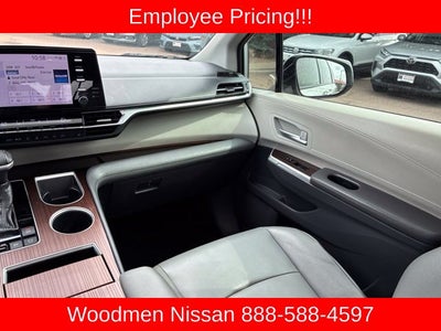 2021 Toyota Sienna XLE 8 Passenger