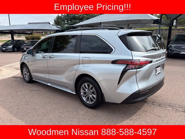 2021 Toyota Sienna XLE 8 Passenger