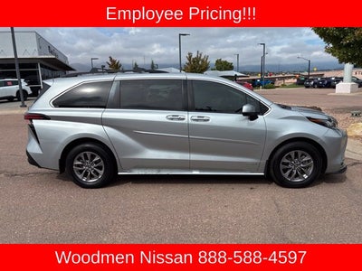 2021 Toyota Sienna XLE 8 Passenger