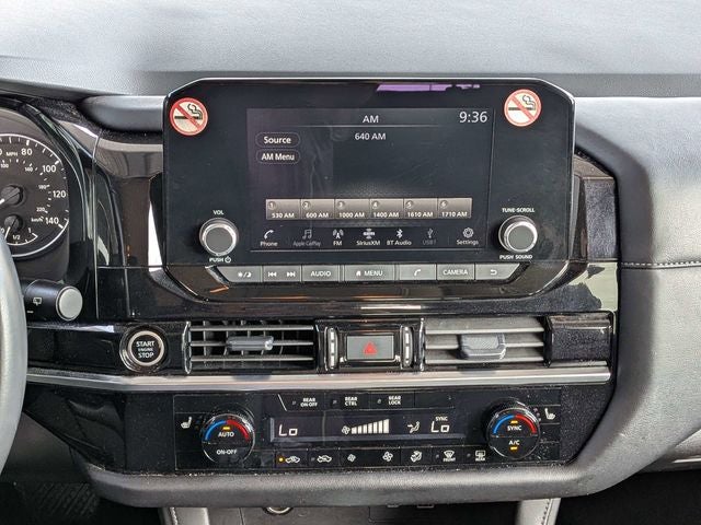 2024 Nissan Pathfinder SV