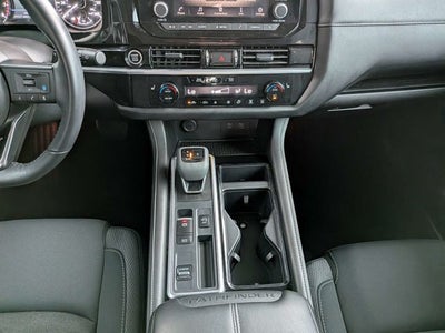 2024 Nissan Pathfinder SV