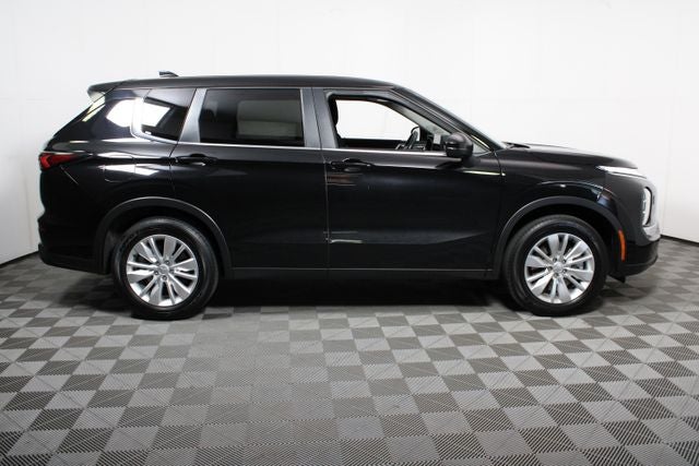 2025 Mitsubishi Outlander ES