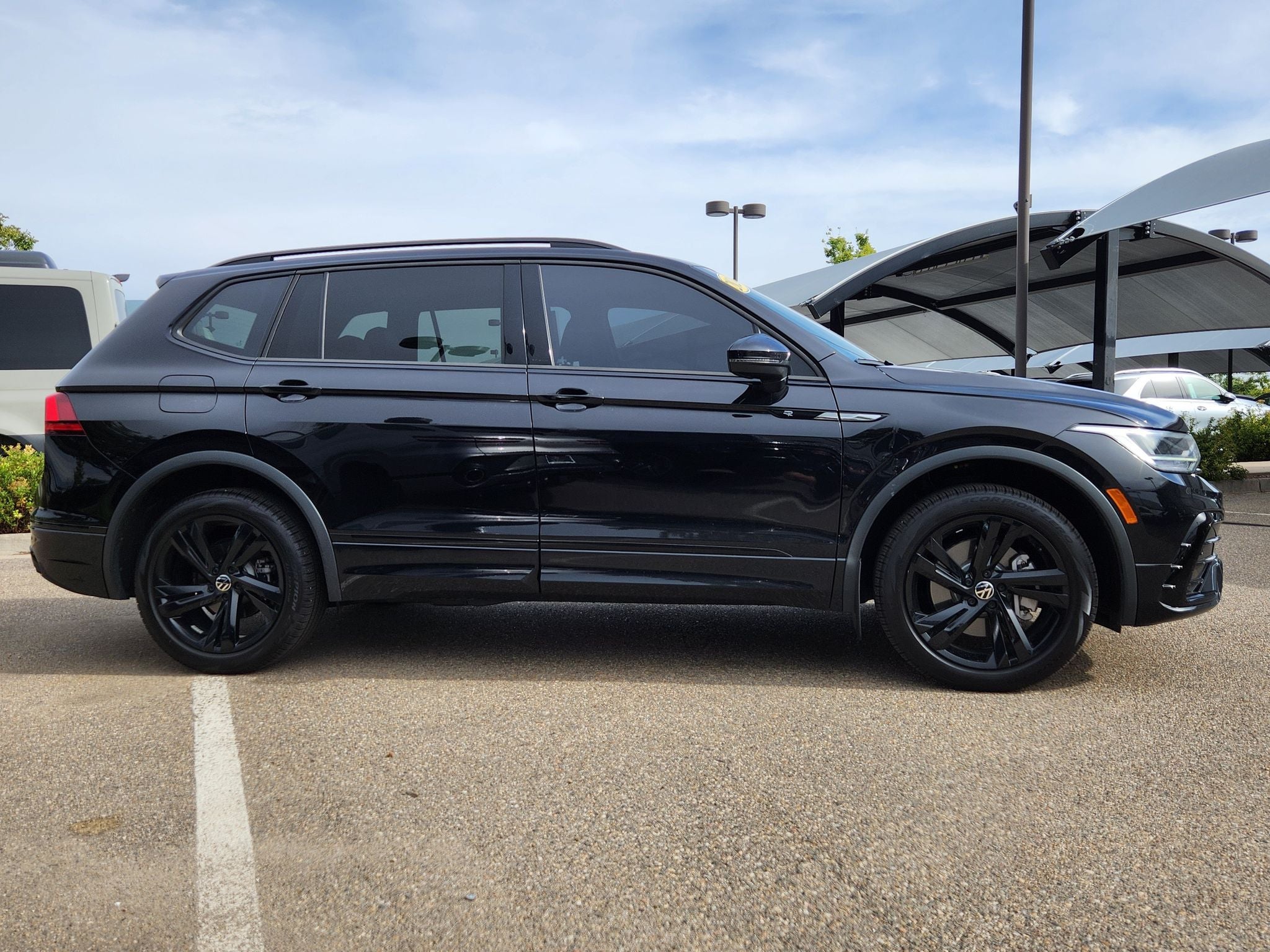 2024 Volkswagen Tiguan SE R-Line Black