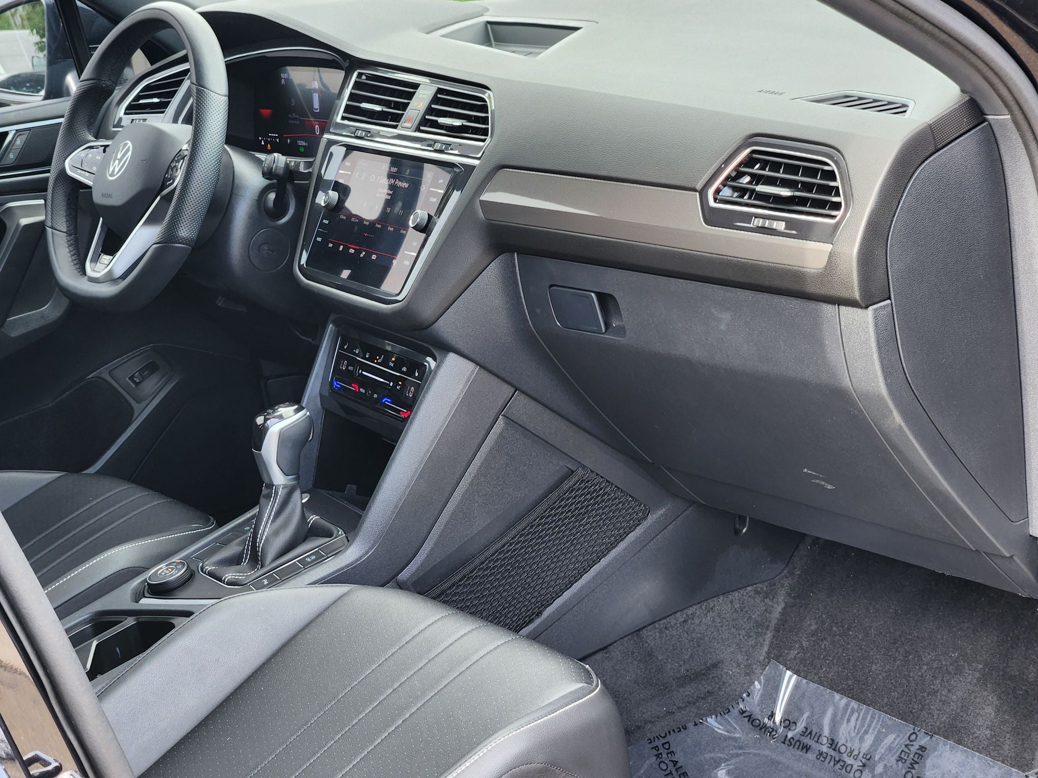 2024 Volkswagen Tiguan SE R-Line Black