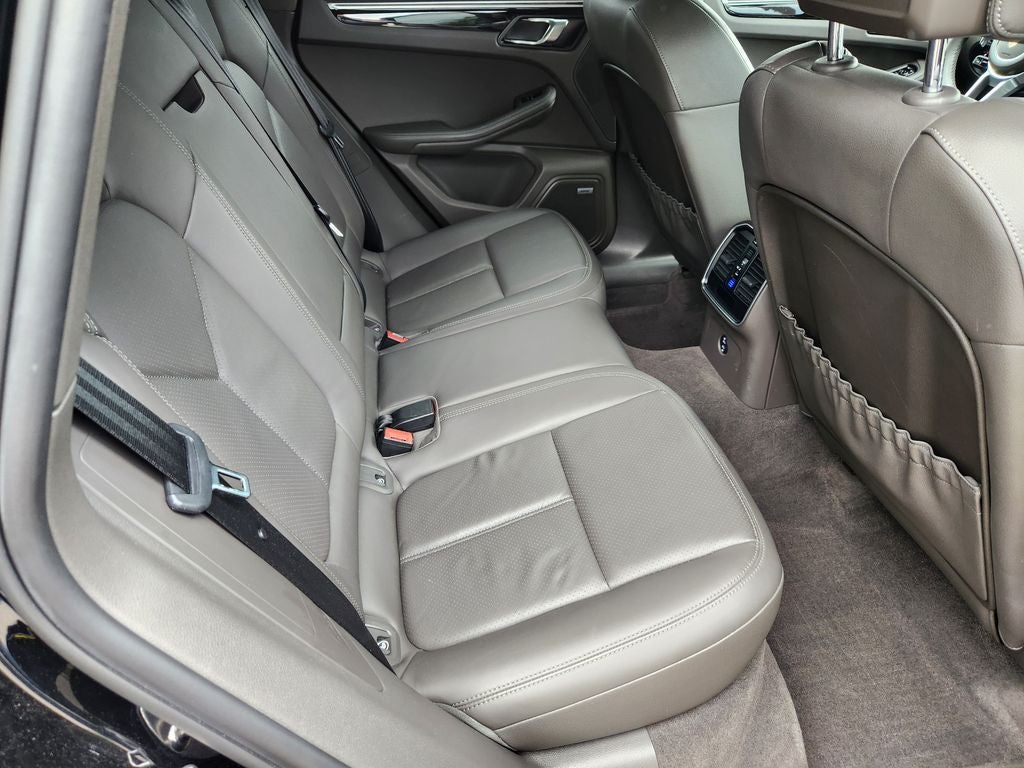 2021 Porsche Macan Base