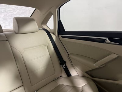 2019 Volkswagen Passat 2.0T SE R-Line