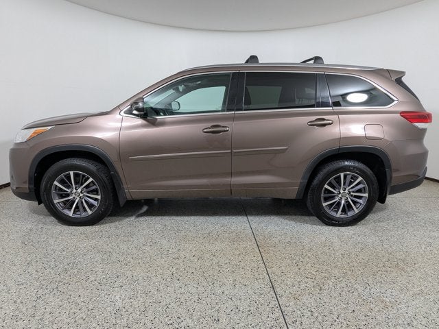 2017 Toyota Highlander SE V6 FWD