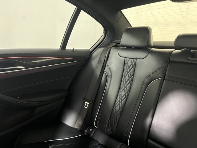 2022 BMW 5 Series M550i xDrive Sedan
