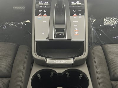 2023 Porsche Macan Base