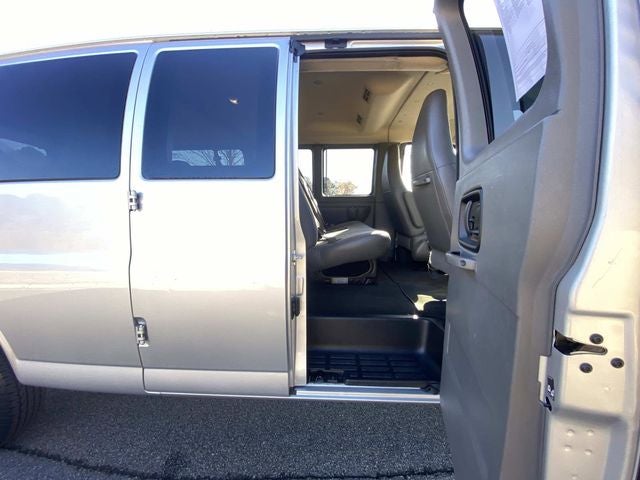 2025 Chevrolet Express 3500 LT Passenger
