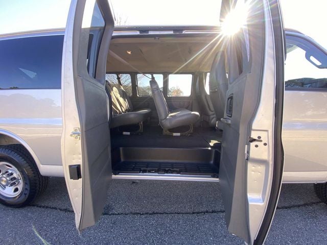 2025 Chevrolet Express 3500 LT Passenger