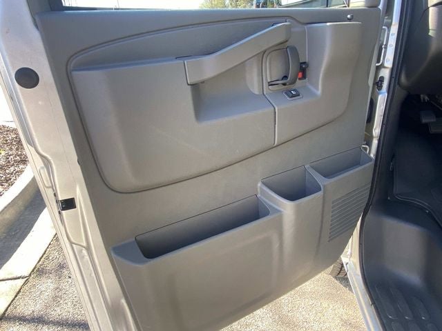 2025 Chevrolet Express 3500 LT Passenger