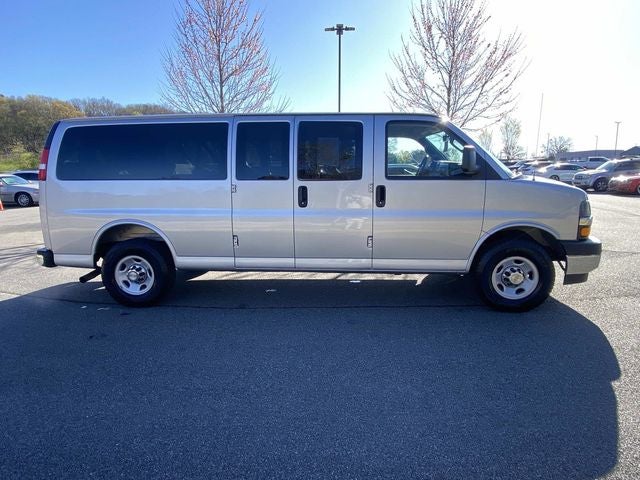 2025 Chevrolet Express 3500 LT Passenger