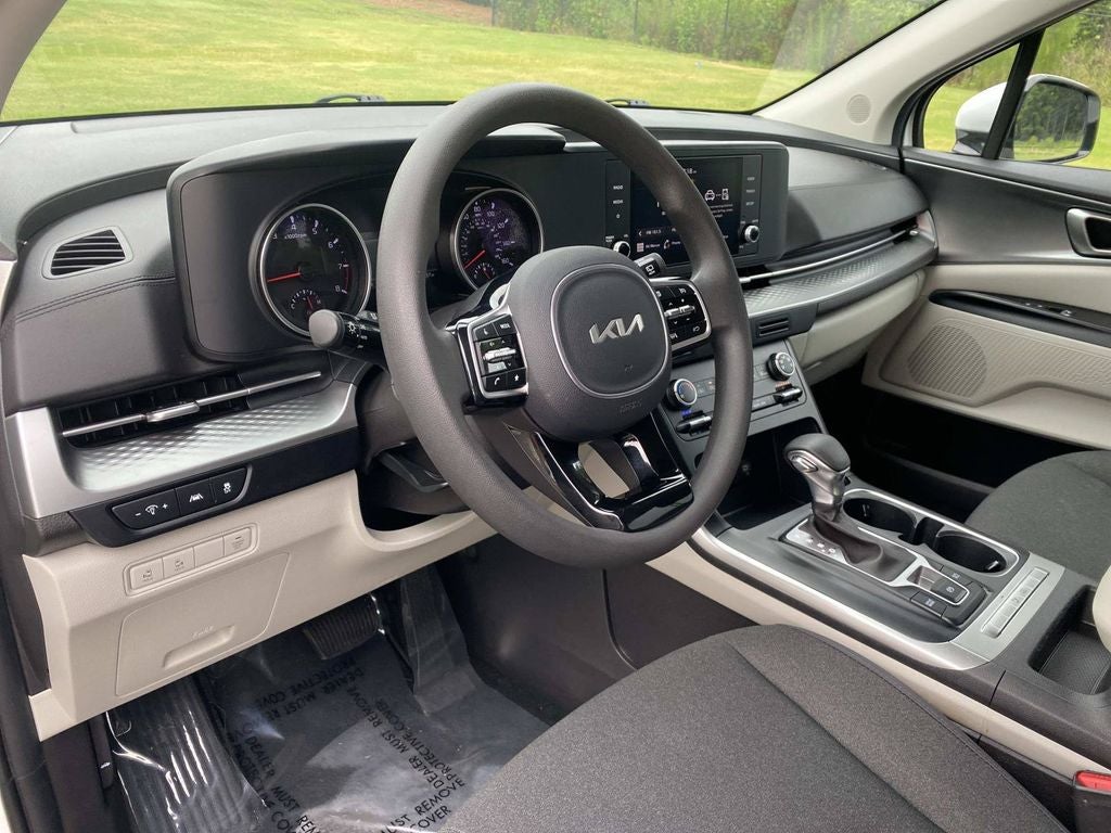 2024 Kia Carnival LX