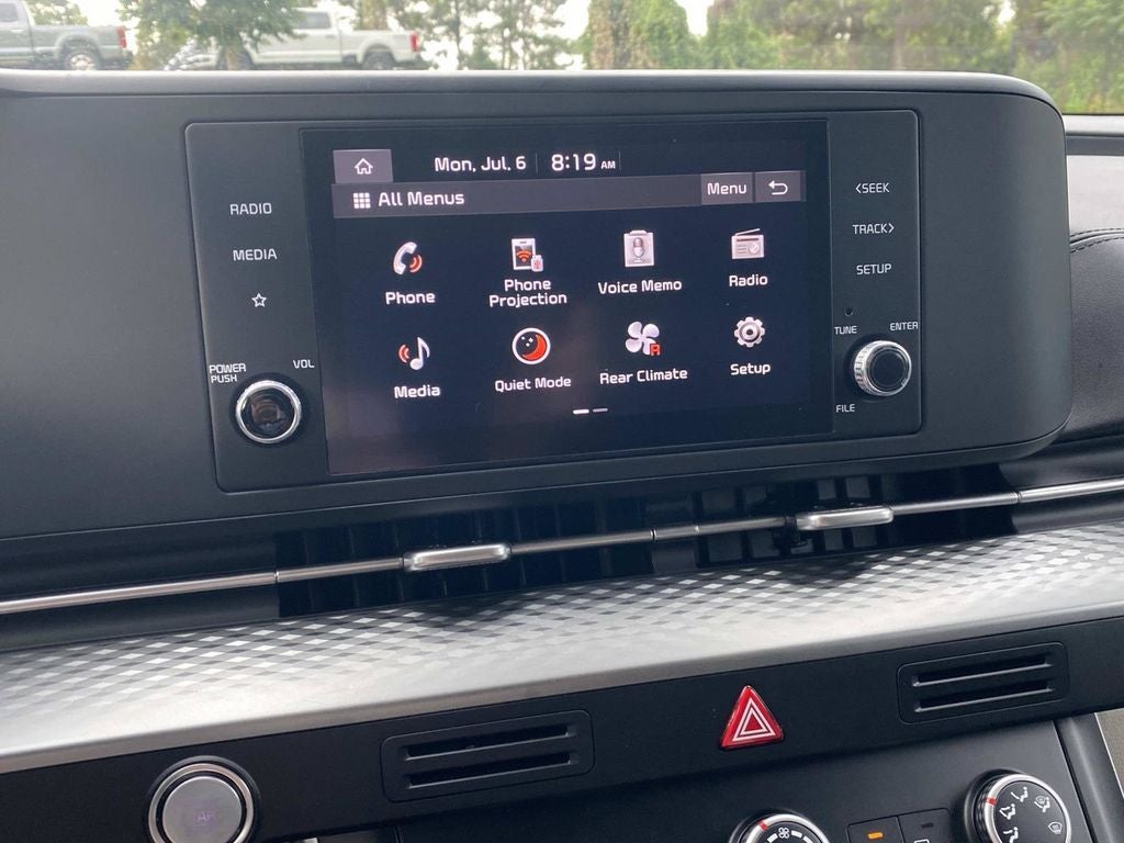 2024 Kia Carnival LX