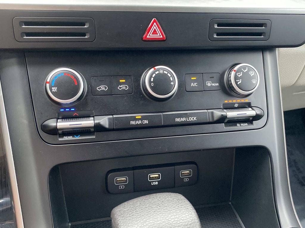 2024 Kia Carnival LX