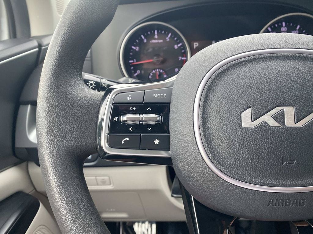 2024 Kia Carnival LX