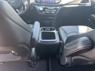 2025 Chrysler Voyager LX