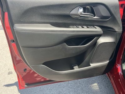 2025 Chrysler Voyager LX