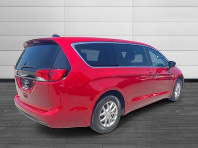2025 Chrysler Voyager LX