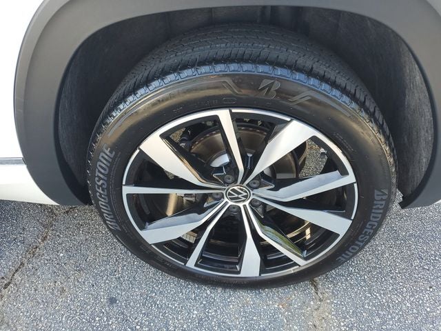 2025 Volkswagen Atlas Cross Sport 2.0T SEL Premium R-Line