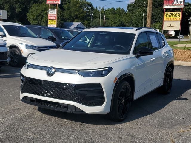 2025 Volkswagen Tiguan 2.0T SE R-Line Black