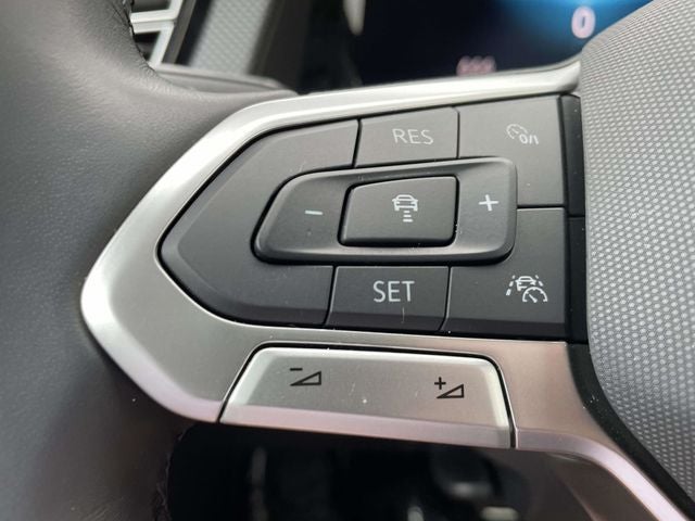 2025 Volkswagen Atlas Cross Sport 2.0T SEL Premium R-Line