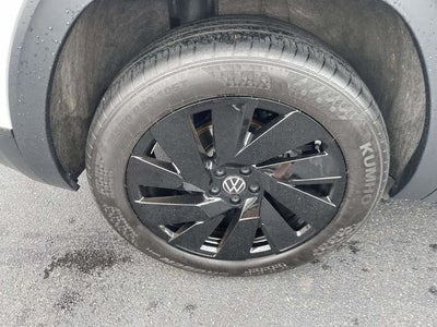 2025 Volkswagen Atlas Cross Sport 2.0T SE w/Technology