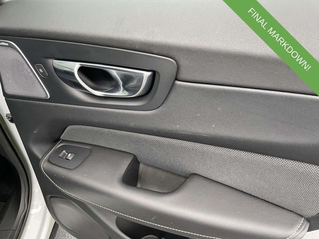 2023 Volvo XC60 B5 Ultimate Dark Theme