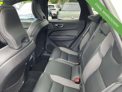 2023 Volvo XC60 B5 Ultimate Dark Theme