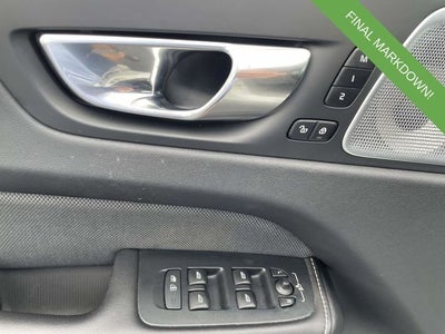 2023 Volvo XC60 B5 Ultimate Dark Theme