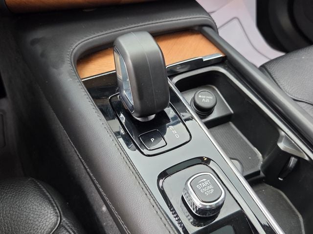 2023 Volvo XC90 B5 Plus