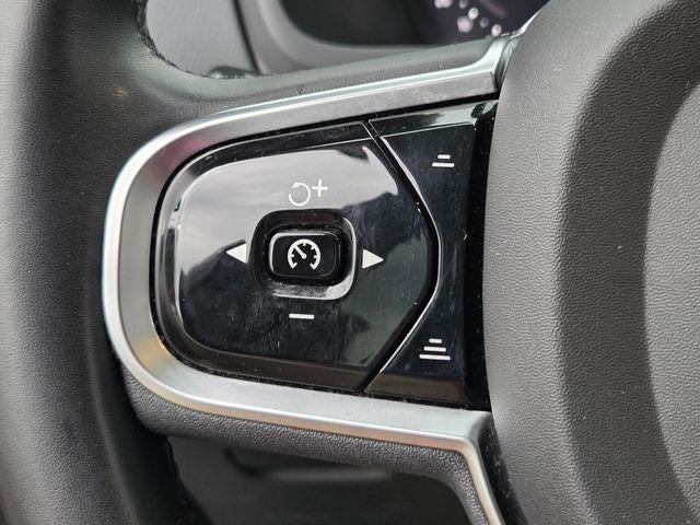 2023 Volvo XC90 B5 Plus