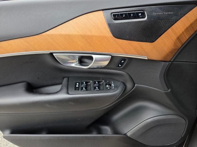 2023 Volvo XC90 B5 Plus