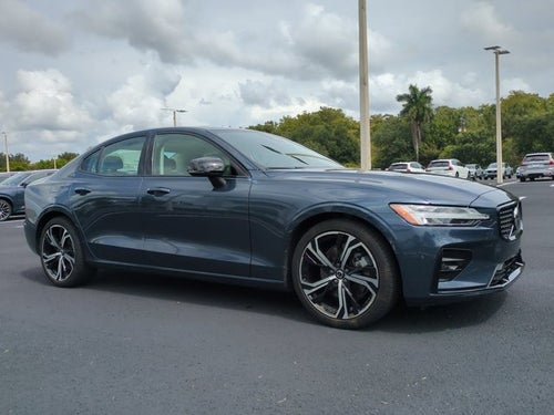 2024 Volvo S60 Core Dark Theme