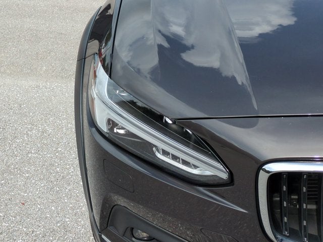 2022 Volvo V90 Cross Country B6